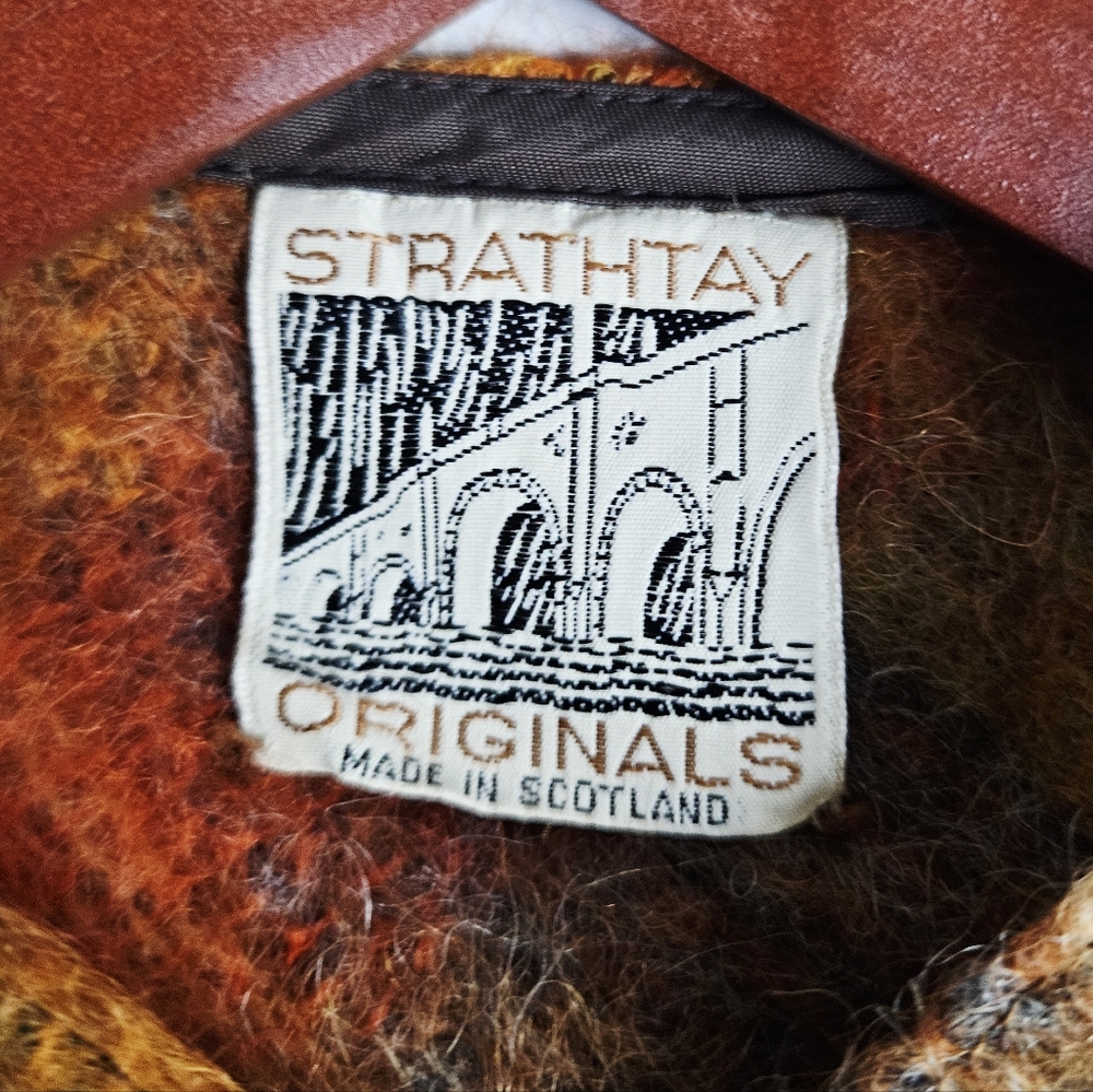 STRATHTAY ORIGINALS | vintage mohair plaid fringe button up short cape poncho - Picture 4 of 4